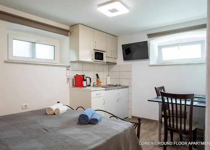 Daire Center Of Basement